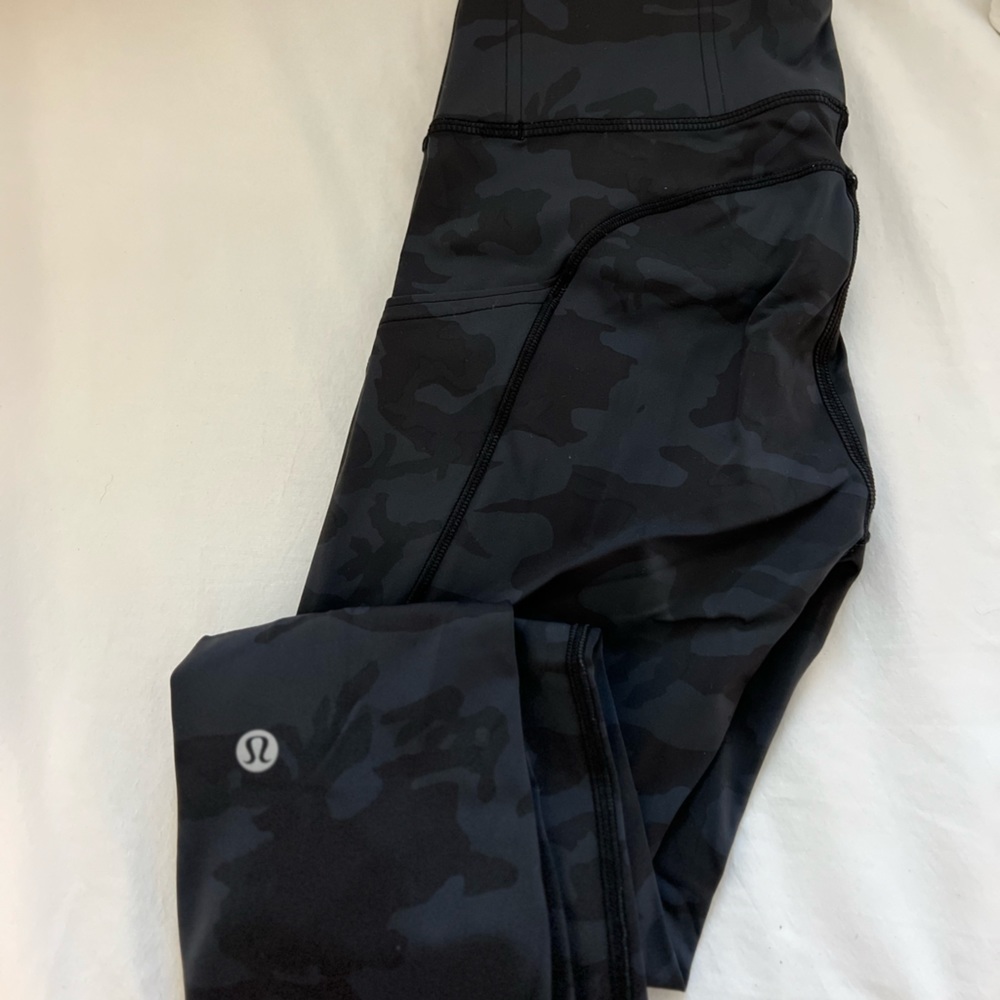 Lululemon camo crop leggings